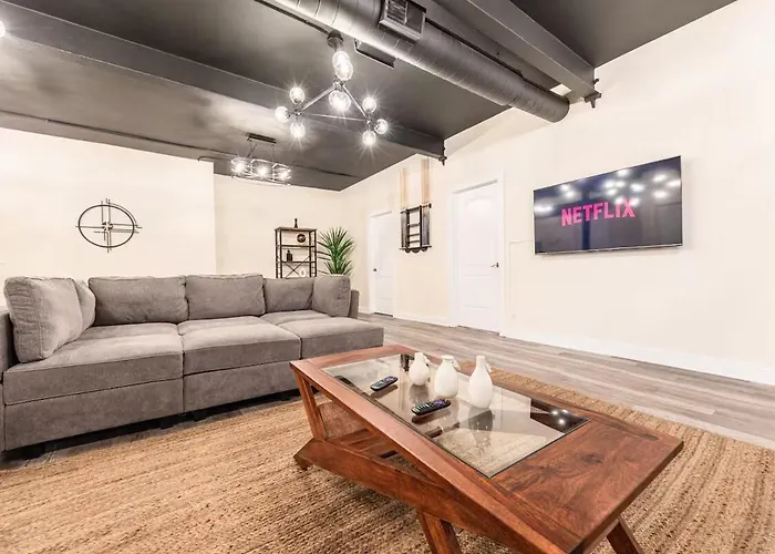 4br Hideaway Close To Downtown & Museums Апартаменты *